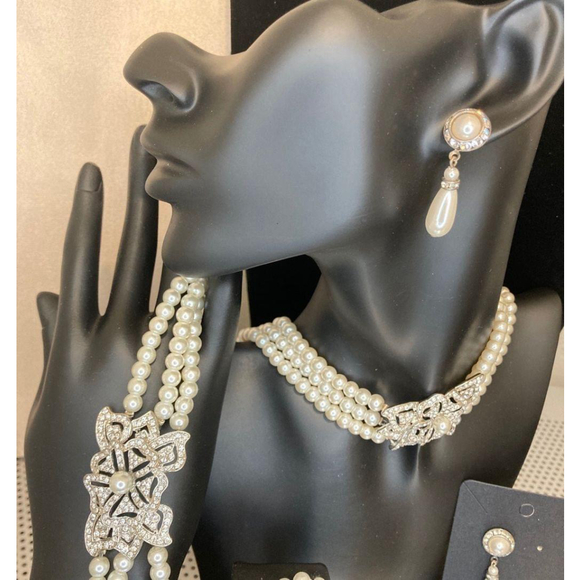 Pearl and rhinestone Flowers bridal jewelry set - Picture 2 of 12